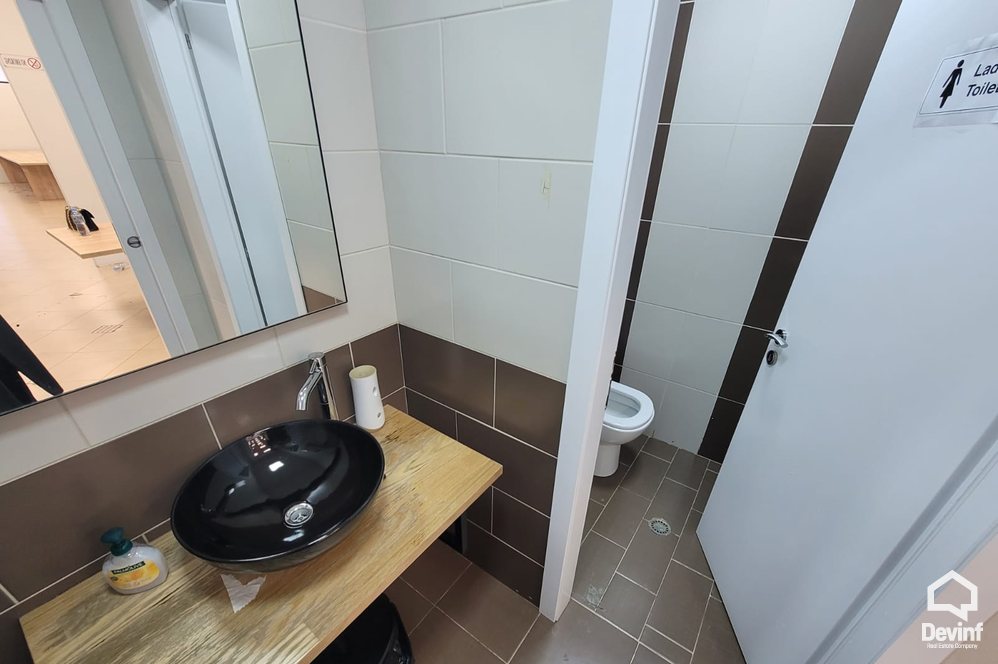 Tirane Qera Dyqan  Zyra ndodhet ne qendren e Tiranes zyre dyqan spa klinike dentare