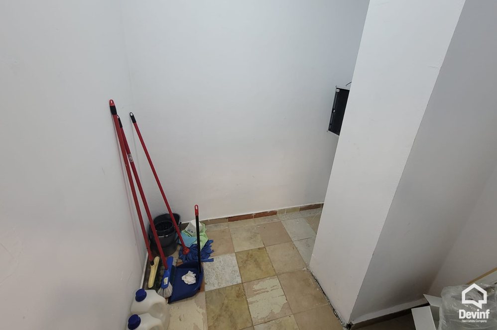Tirane Qera Dyqan  Zyra ndodhet ne qendren e Tiranes zyre dyqan spa klinike dentare