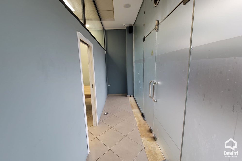 Tirane Qera Dyqan  Zyra ndodhet ne qendren e Tiranes zyre dyqan spa klinike dentare