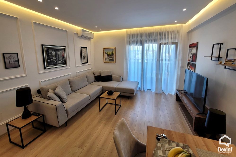 Tirane Qera Apartament 1+1+A Rruga Ali Demi, prane lulishtes apartament