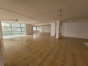 Dyqan Qera Bulevardi i Ri, Kashar - Misto Mame