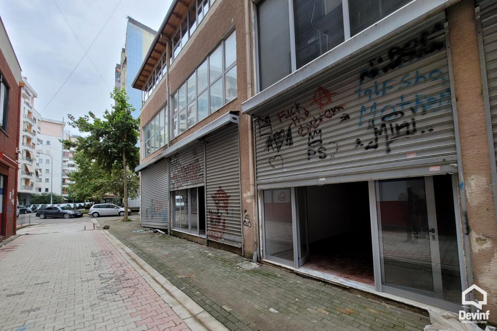 Tirane Qera Dyqan  Bulevardi i Ri, Kashar - Misto Mame zyre magazine prodhim bar-kafe klinike dentare qender estetike