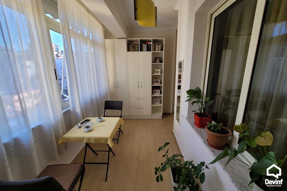 Tirane Qera Apartament 2+1+A Apartament ne Bulevardin Zogu i I-re apartament