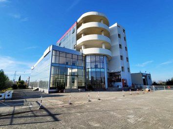 Ndertese Multifunksionale Qera Show Room ne Autostraden Tirane-Durres