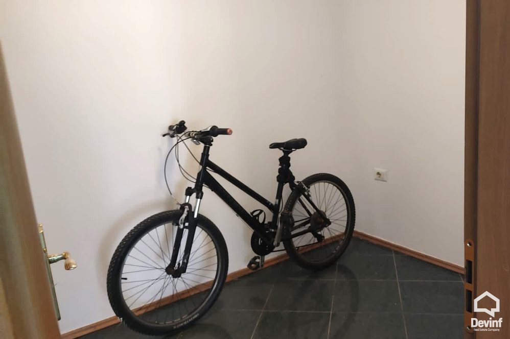 Tirane Qera Zyre  Zyre ne Rrugen e Kavajes zyre