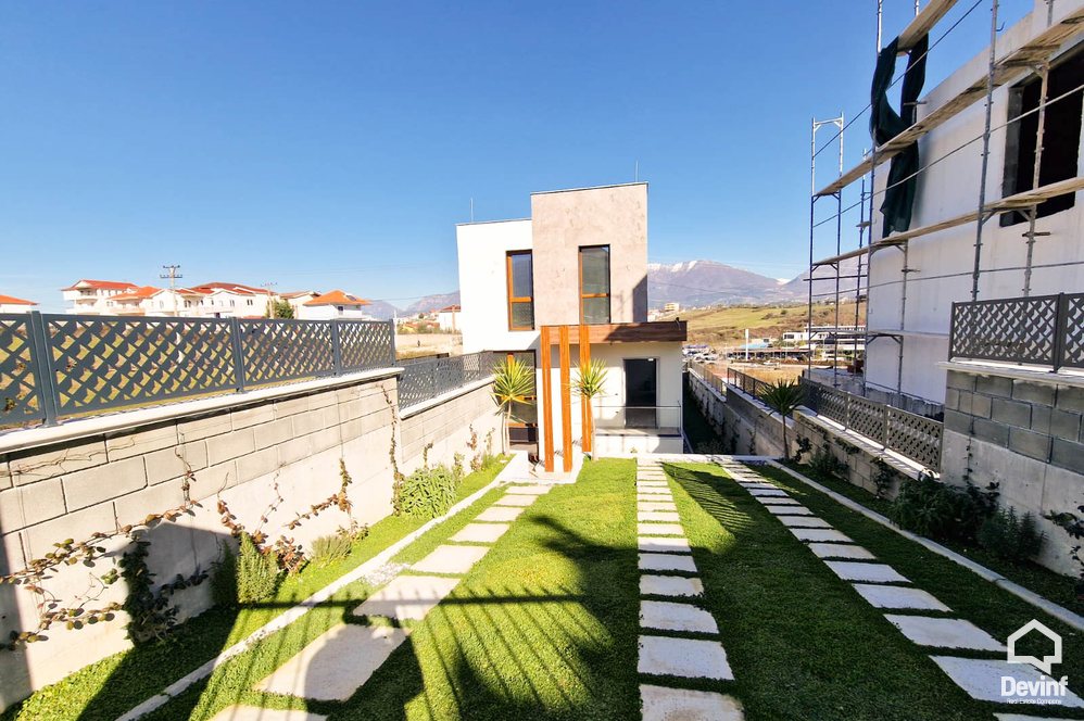 Tirane Shitje Vile  Rruga Tirane - Elbasan, zona e Mjull Bathore, prane Akacia Hills vile