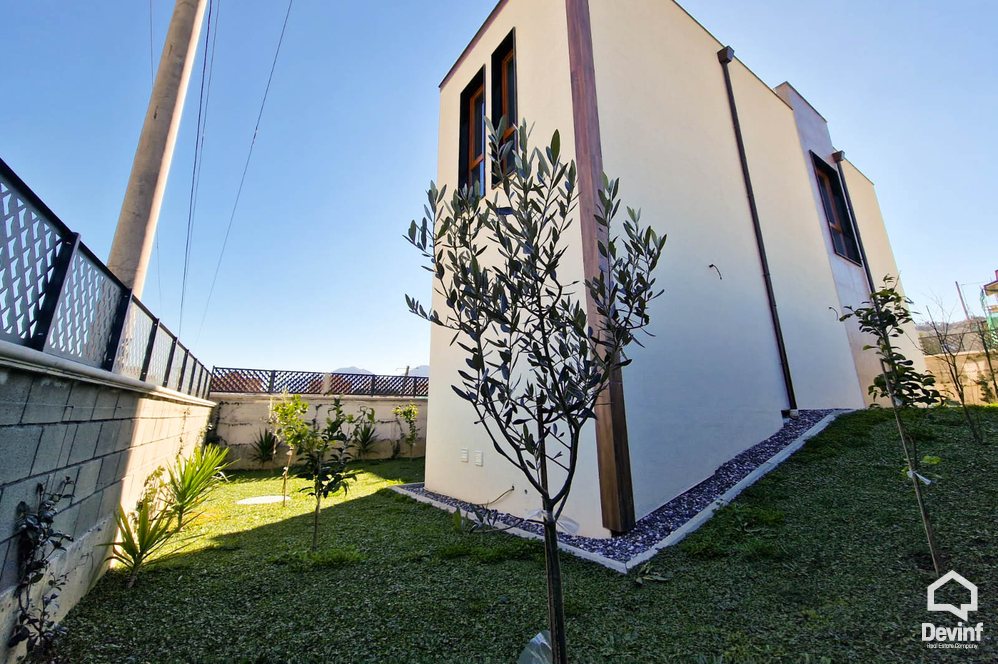 Tirane Shitje Vile  Rruga Tirane - Elbasan, zona e Mjull Bathore, prane Akacia Hills vile