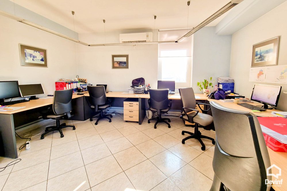 Tirane Shitje Zyre  Rruga Reshit Petrela, prane Drejtorise se Arshives. apartament zyre