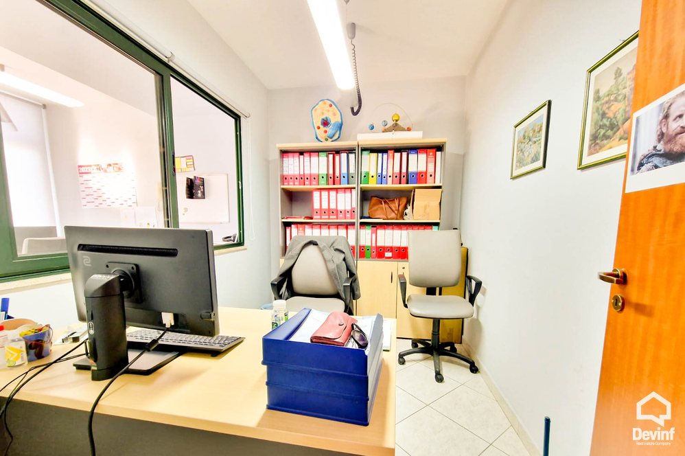 Tirane Shitje Zyre  Rruga Reshit Petrela, prane Drejtorise se Arshives. apartament zyre