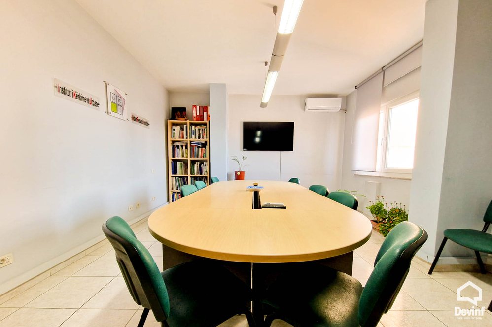 Tirane Shitje Zyre  Rruga Reshit Petrela, prane Drejtorise se Arshives. apartament zyre