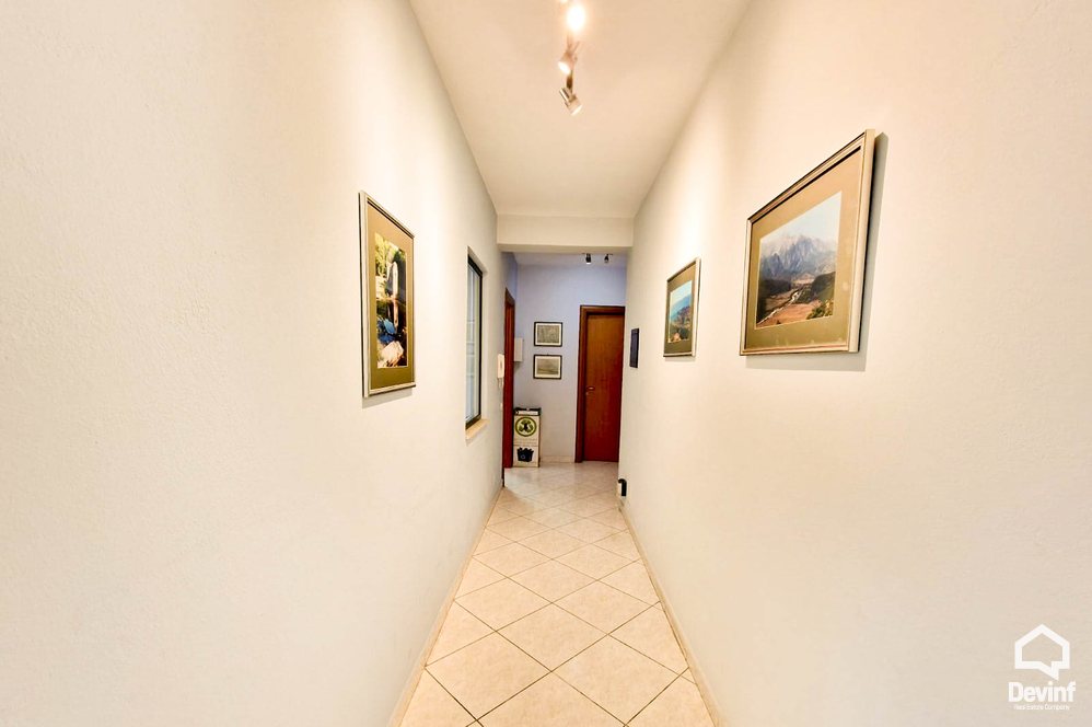Tirane Shitje Zyre  Rruga Reshit Petrela, prane Drejtorise se Arshives. apartament zyre