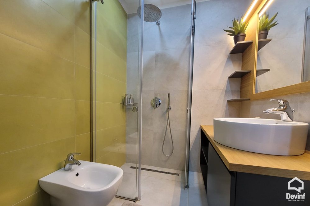 Tirane Qera Apartament 2+1 Nje apartament i kendshem prane Bllokut apartament