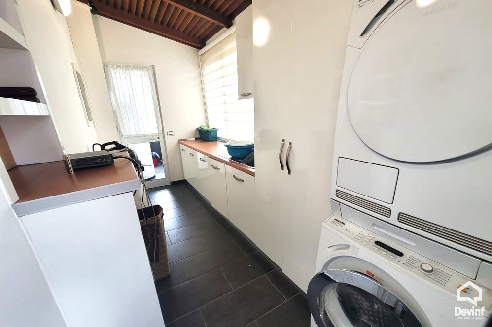 Tirane Qera Apartament 3+1 Apartament luksoz ne zonen prane Piramides, Tirane apartament