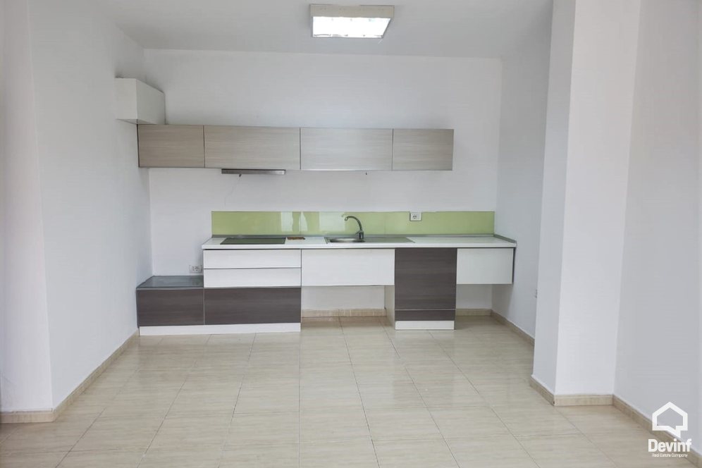 Tirane Qera Zyre 2+1+A Rruga e Elbasanit, ngjitur me Amabasaden Amerikane apartament zyre