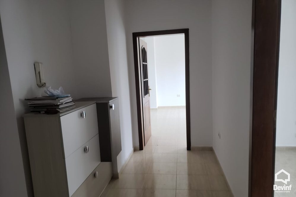 Tirane Qera Zyre 2+1+A Rruga e Elbasanit, ngjitur me Amabasaden Amerikane apartament zyre