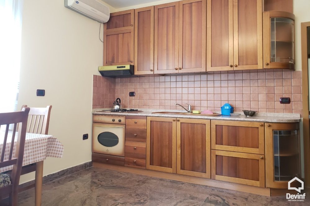 Tirane Qera Apartament 1+1+A Apartament ne pallat te ri ne zonen e Bllokut apartament