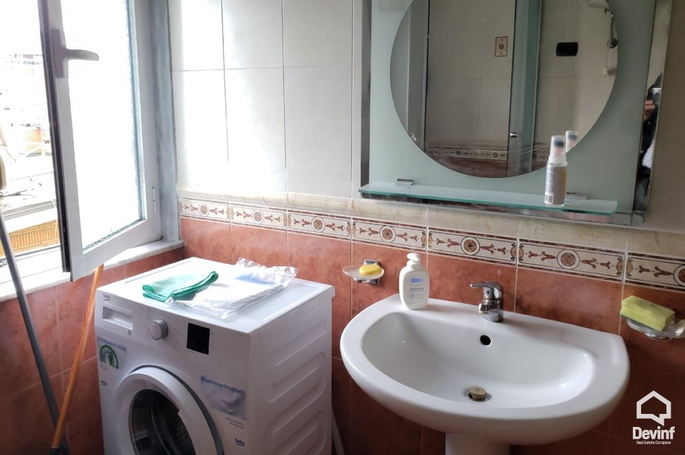 Tirane Qera Apartament 1+1+A Apartament ne pallat te ri ne zonen e Bllokut apartament