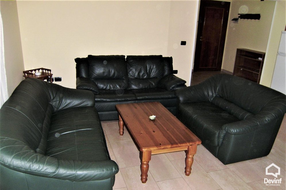 Tirane Qera Apartament 1+1 Apartamenti ndodhet ne zonen e Bllokut apartament