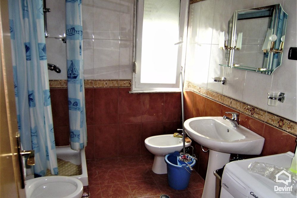 Tirane Qera Apartament 1+1 Apartamenti ndodhet ne zonen e Bllokut apartament