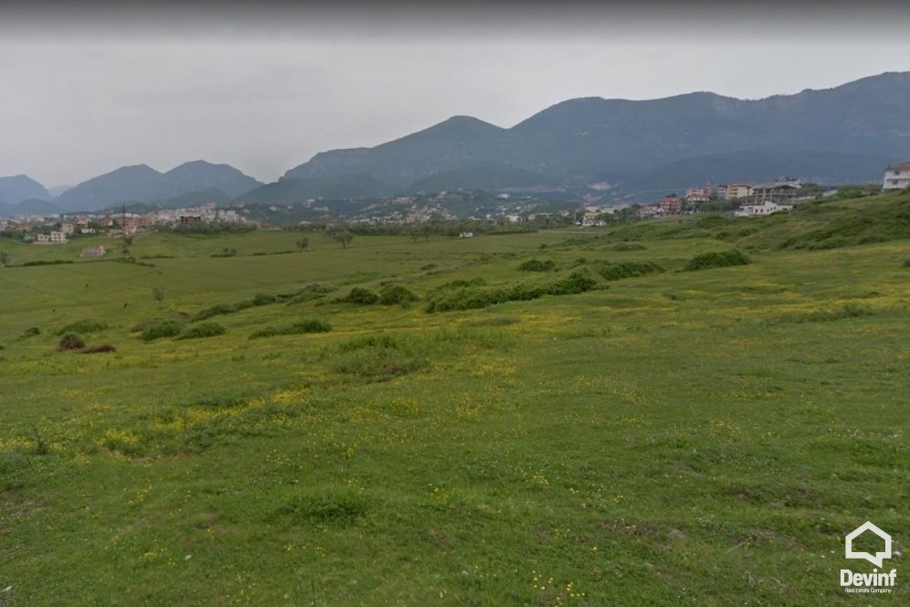 Ne Shitje Toke  Toka ndodhet afer liqenit te Farkes dhe eshte me pamje nga Tirana. Tirane