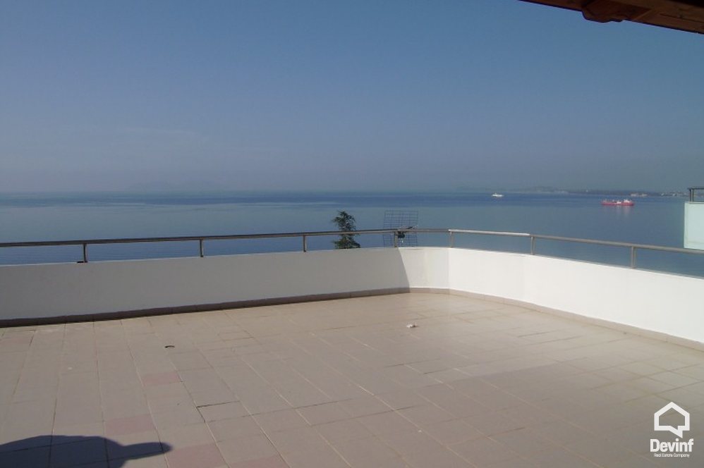 Vlore Shitje Vile 4+1+G Vila ndodhet ne zonen me te mire te Vlores, ne ujin e ftote. apartament