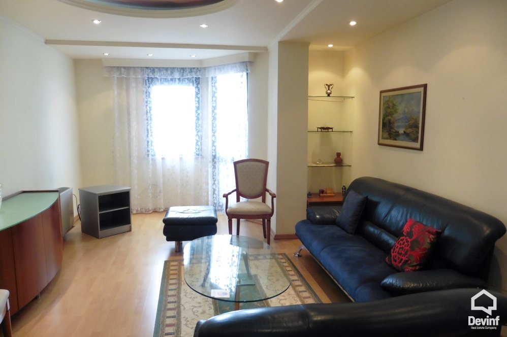 Tirane Qera Apartament 2+1+A Ne zonen e Bllokut apartament