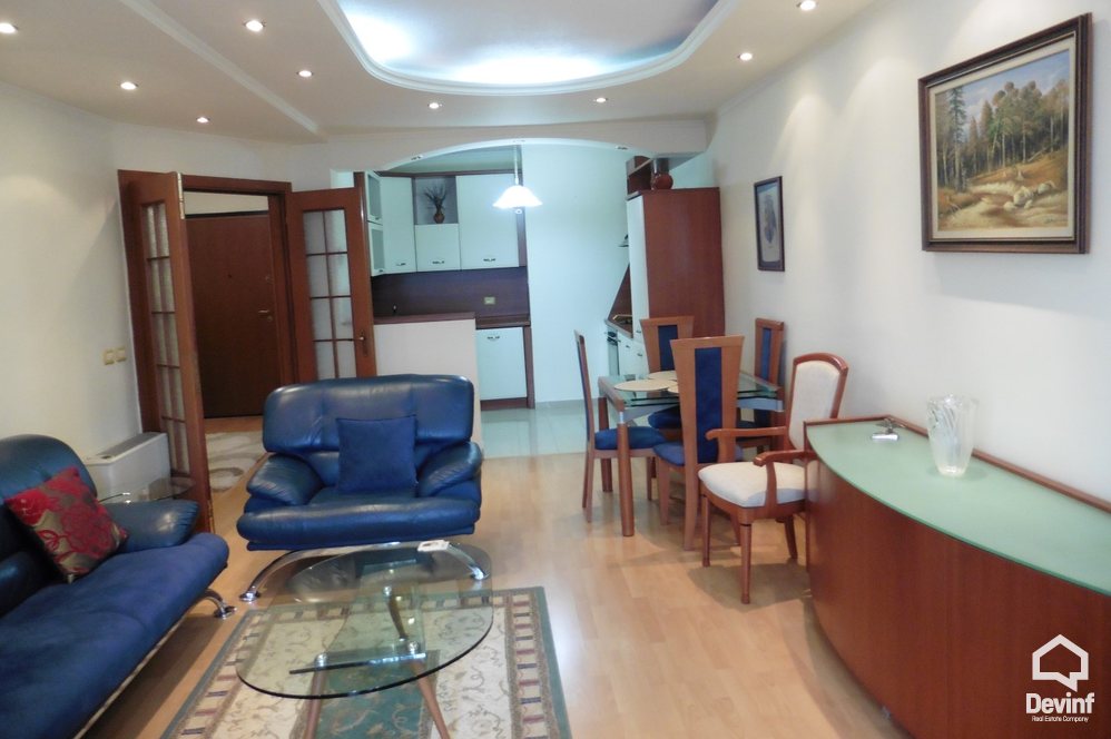 Tirane Qera Apartament 2+1+A Ne zonen e Bllokut apartament