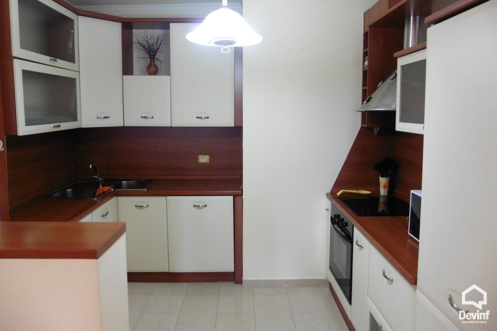 Tirane Qera Apartament 2+1+A Ne zonen e Bllokut apartament