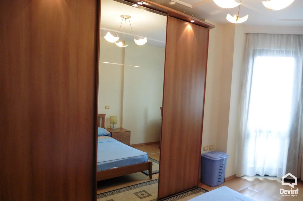 Tirane Qera Apartament 2+1+A Ne zonen e Bllokut apartament