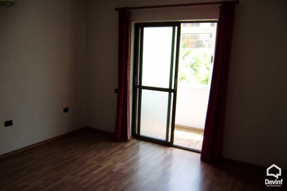 Tirane For Rent Villa Me shume se 4 dhoma Elbasani Street, near bu Economic Science University. 