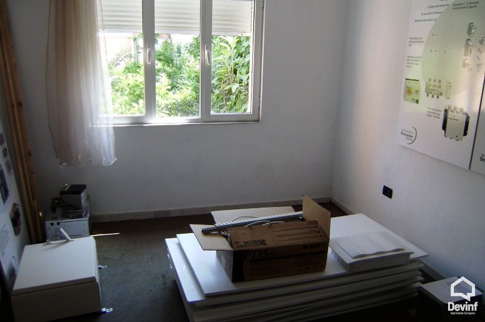Tirane For Rent Villa Me shume se 4 dhoma Elbasani Street, near bu Economic Science University. 