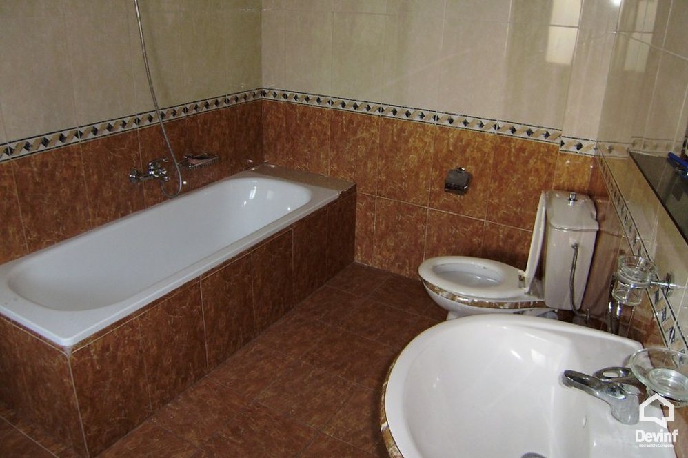 Tirane For Rent Villa Me shume se 4 dhoma Elbasani Street, near bu Economic Science University. 