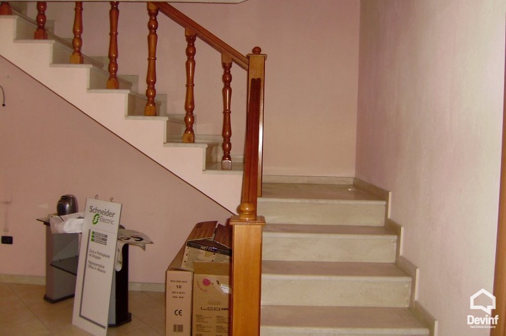 Tirane For Rent Villa Me shume se 4 dhoma Elbasani Street, near bu Economic Science University. 