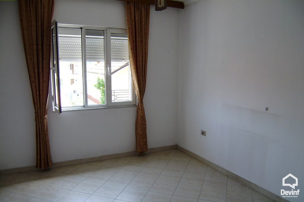Tirane For Rent Villa Me shume se 4 dhoma Elbasani Street, near bu Economic Science University. 