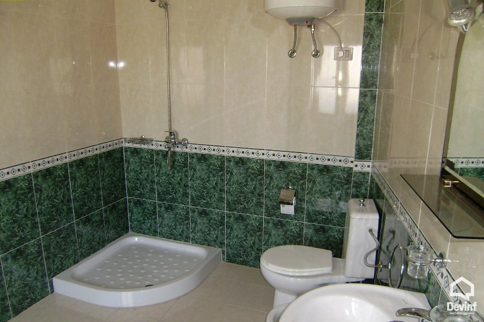 Tirane For Rent Villa Me shume se 4 dhoma Elbasani Street, near bu Economic Science University. 