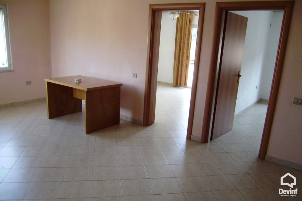 Tirane For Rent Villa Me shume se 4 dhoma Elbasani Street, near bu Economic Science University. 