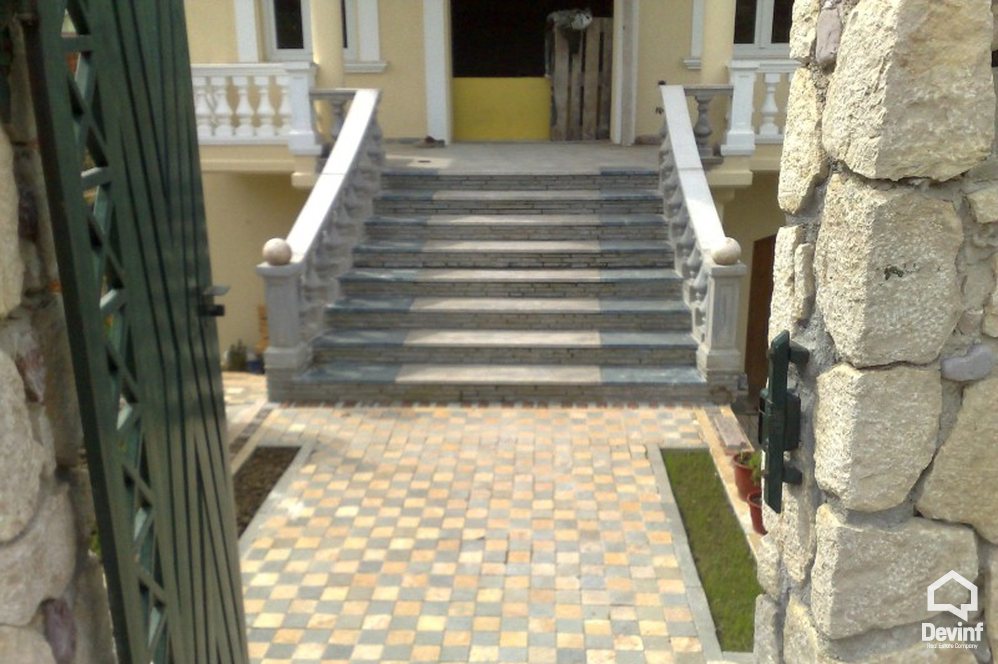 Tirane Qera Vile Me shume se 4 dhoma Vile ne zonen e Rr. Elbasanit prane ish Vilave Gjermane apartament
