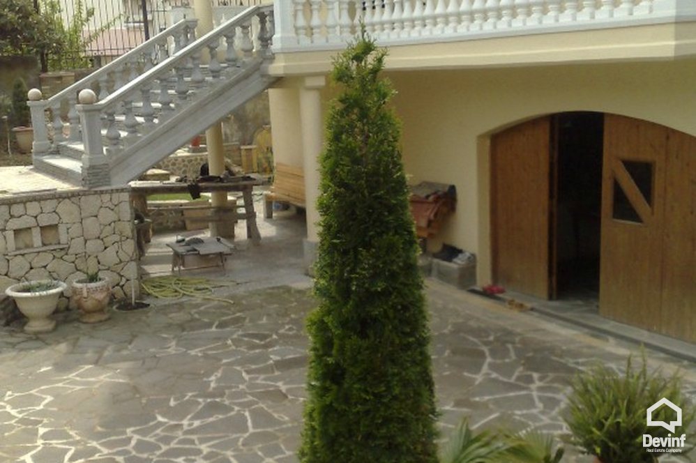 Tirane Qera Vile Me shume se 4 dhoma Vile ne zonen e Rr. Elbasanit prane ish Vilave Gjermane apartament