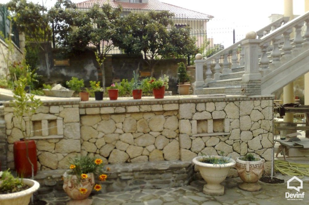 Tirane Qera Vile Me shume se 4 dhoma Vile ne zonen e Rr. Elbasanit prane ish Vilave Gjermane apartament