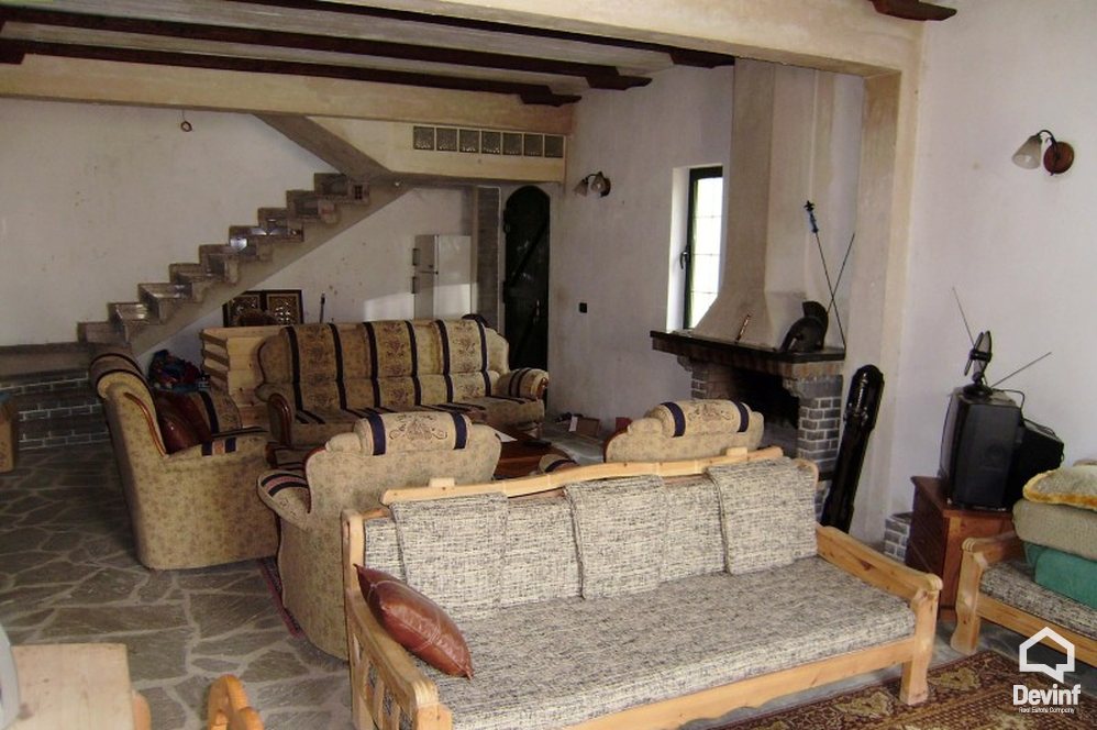 Tirane Qera Vile Me shume se 4 dhoma Vile ne zonen e Rr. Elbasanit prane ish Vilave Gjermane apartament