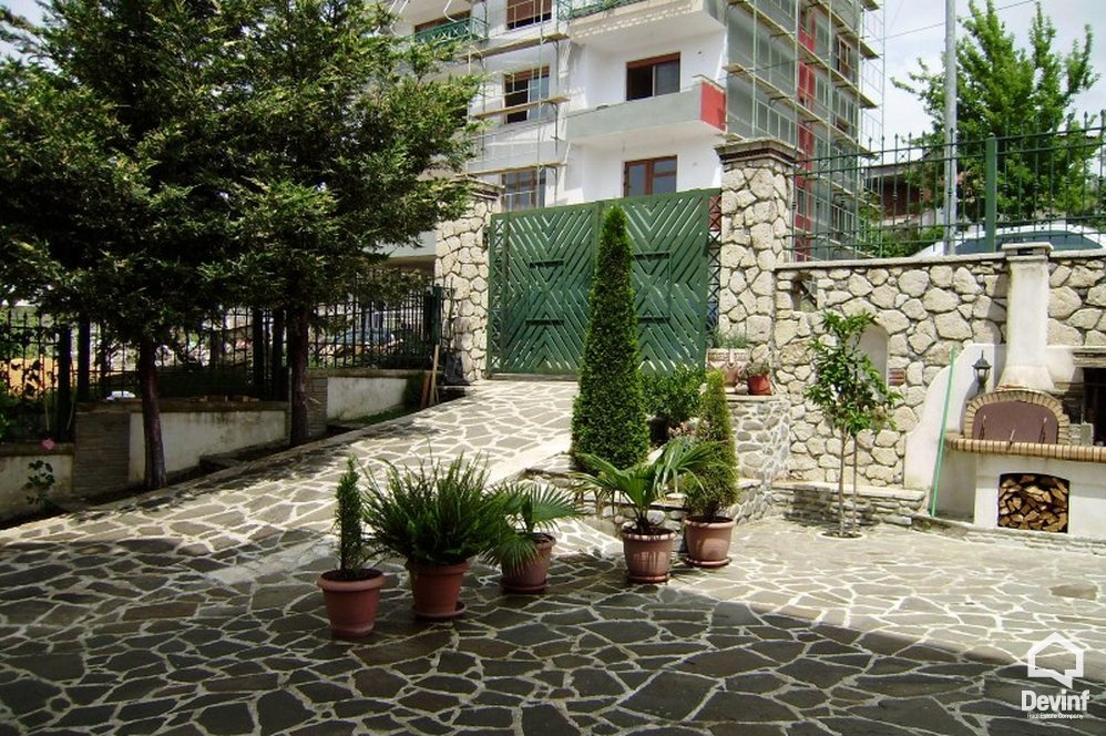 Tirane Qera Vile Me shume se 4 dhoma Vile ne zonen e Rr. Elbasanit prane ish Vilave Gjermane apartament