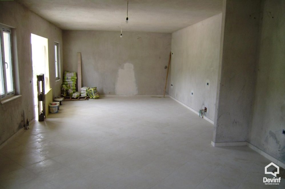 Tirane Qera Vile Me shume se 4 dhoma Vile ne zonen e Rr. Elbasanit prane ish Vilave Gjermane apartament