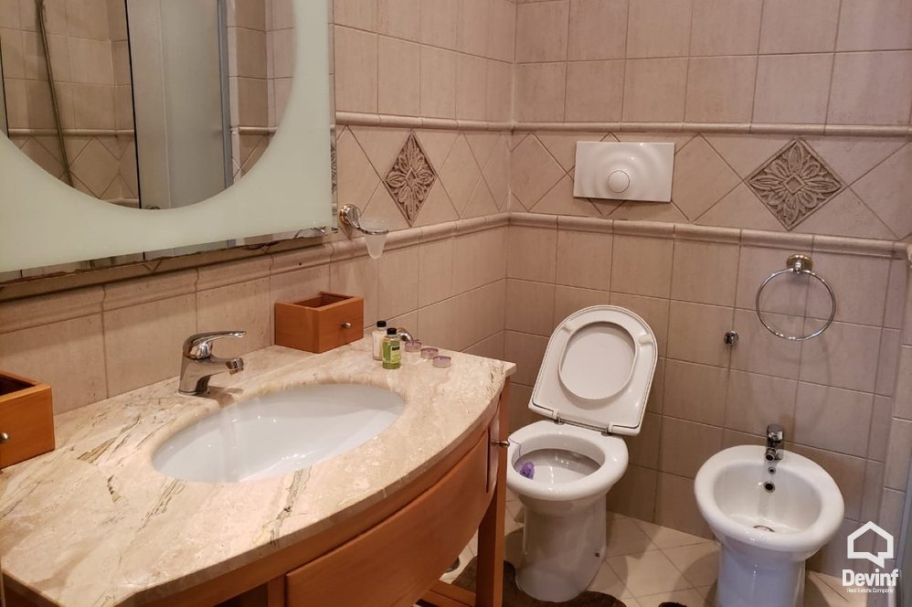 Tirane Qera Apartament 2+1+A Pallat i ri ne qender te zones se Bllokut apartament