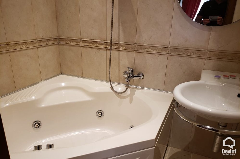 Tirane Qera Apartament 2+1+A Pallat i ri ne qender te zones se Bllokut apartament