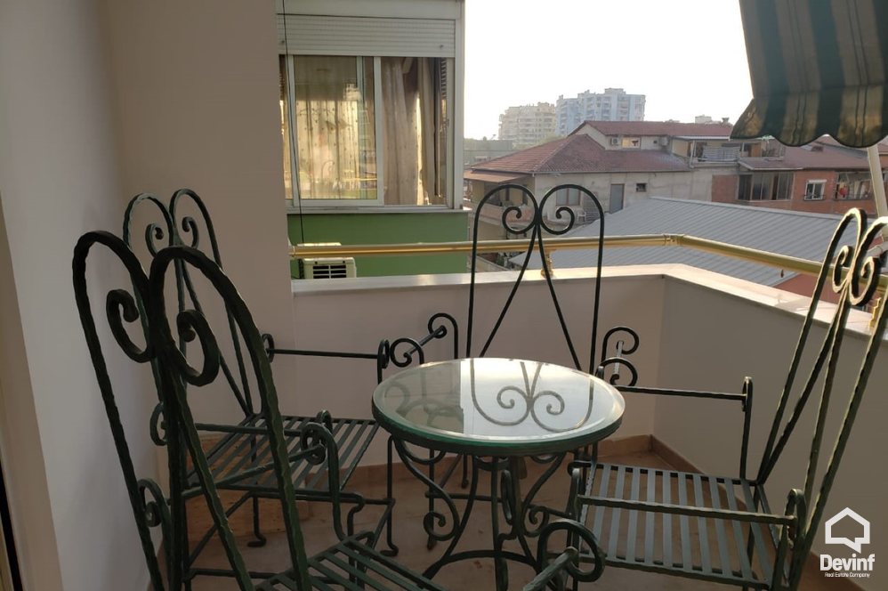 Tirane Qera Apartament 2+1+A Pallat i ri ne qender te zones se Bllokut apartament