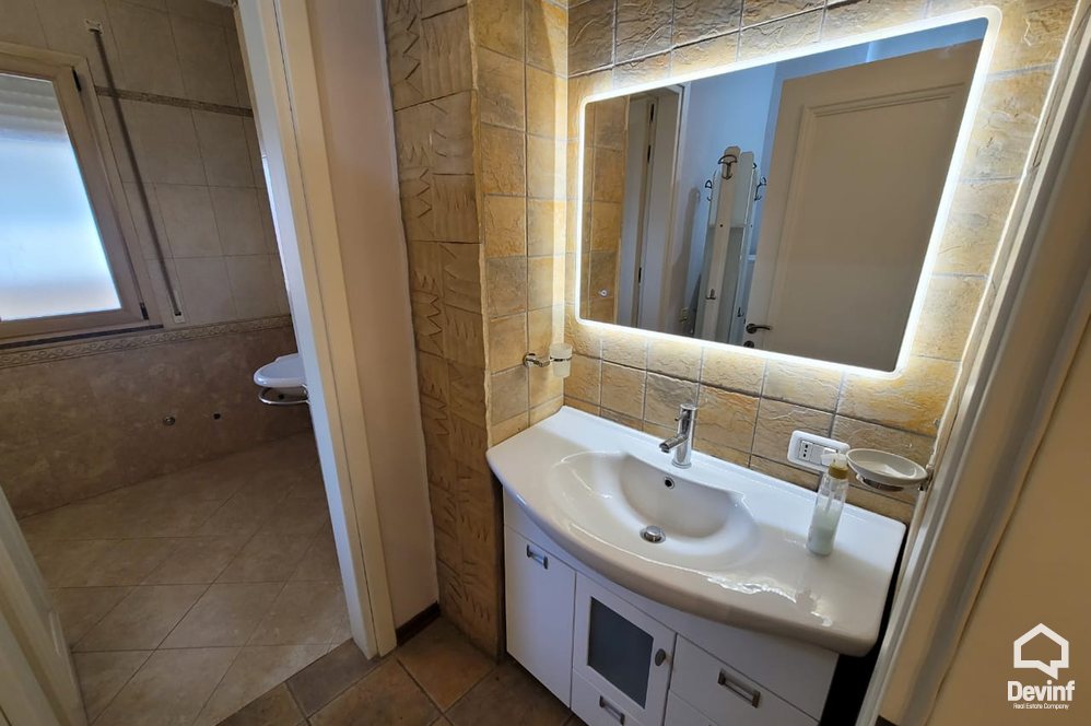 Tirane Qera Apartament 3+1 Apartament ne zone midis Bllokut dhe Parkut te Liqenit Artificial apartament dubleks