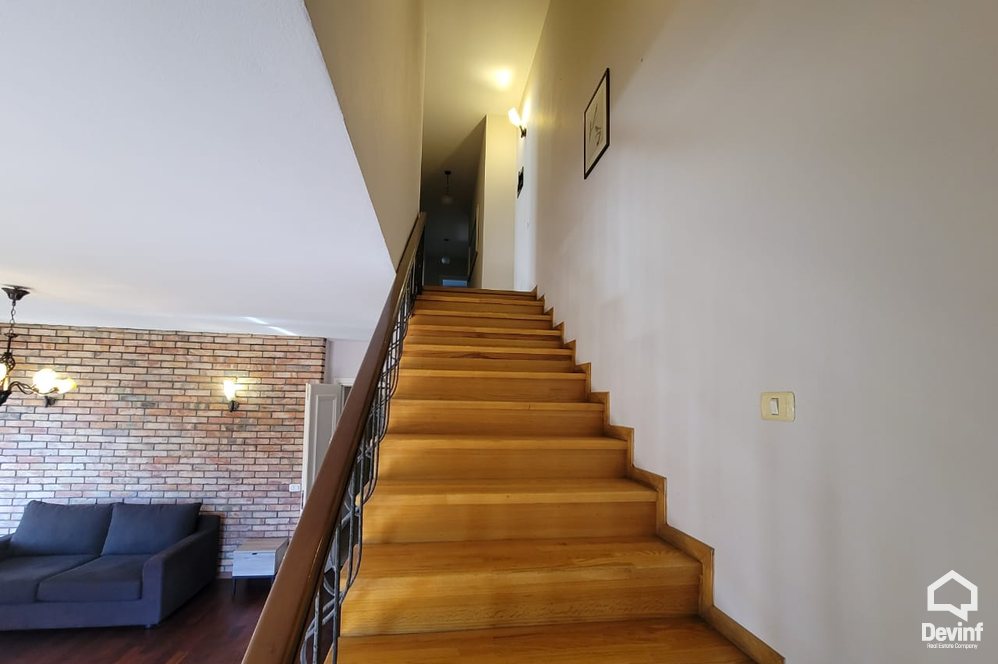 Tirane Qera Apartament 3+1 Apartament ne zone midis Bllokut dhe Parkut te Liqenit Artificial apartament dubleks