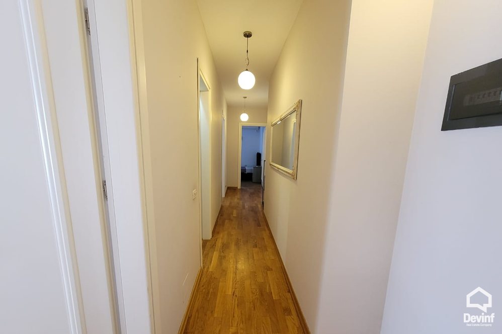 Tirane Qera Apartament 3+1 Apartament ne zone midis Bllokut dhe Parkut te Liqenit Artificial apartament dubleks
