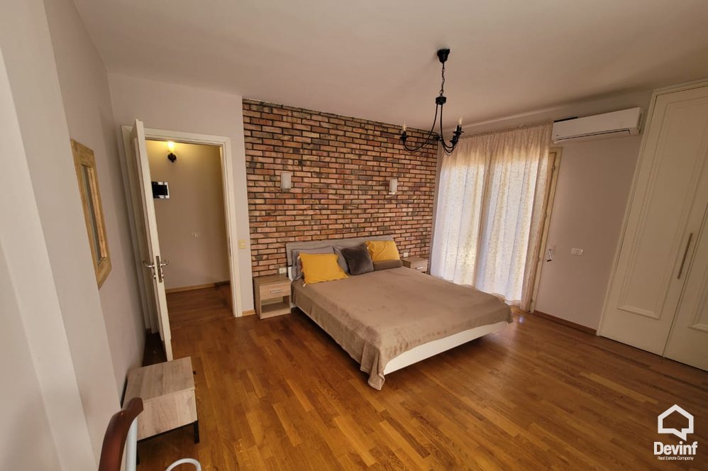 Tirane Qera Apartament 3+1 Apartament ne zone midis Bllokut dhe Parkut te Liqenit Artificial apartament dubleks