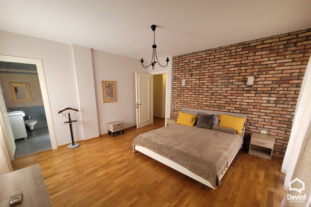 Tirane Qera Apartament 3+1 Apartament ne zone midis Bllokut dhe Parkut te Liqenit Artificial apartament dubleks